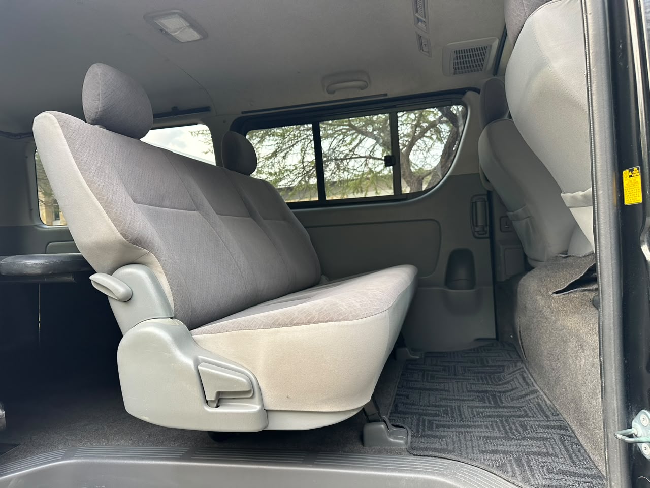 TOYOTA HIACE VAN LONG thumbnail 5